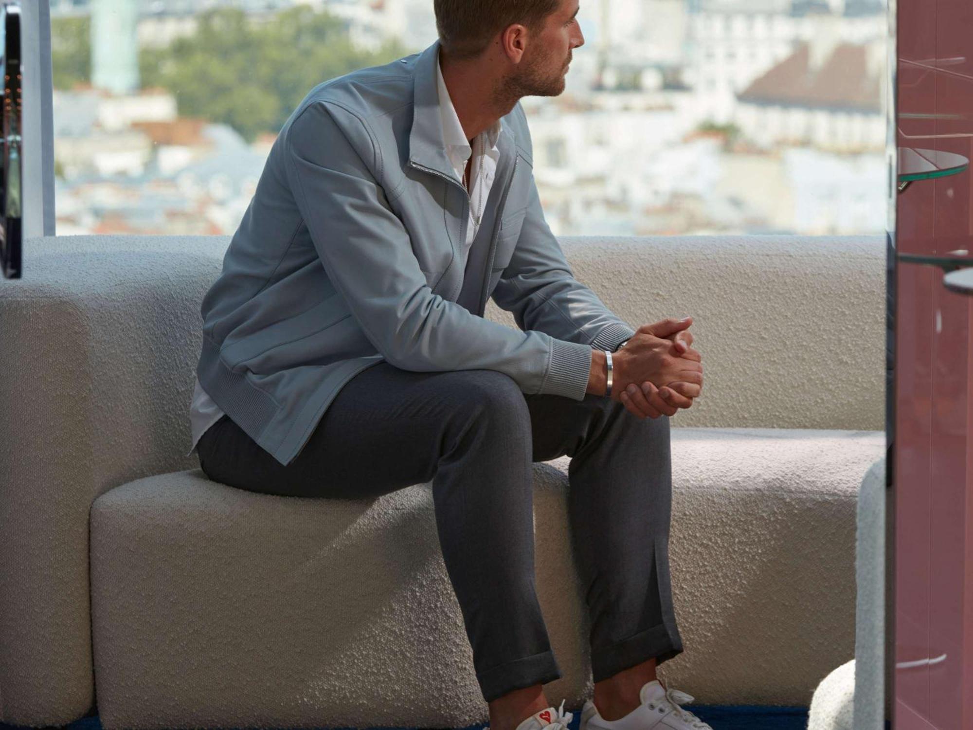 So/ Paris Hotel Εξωτερικό φωτογραφία A man wearing a polo shirt