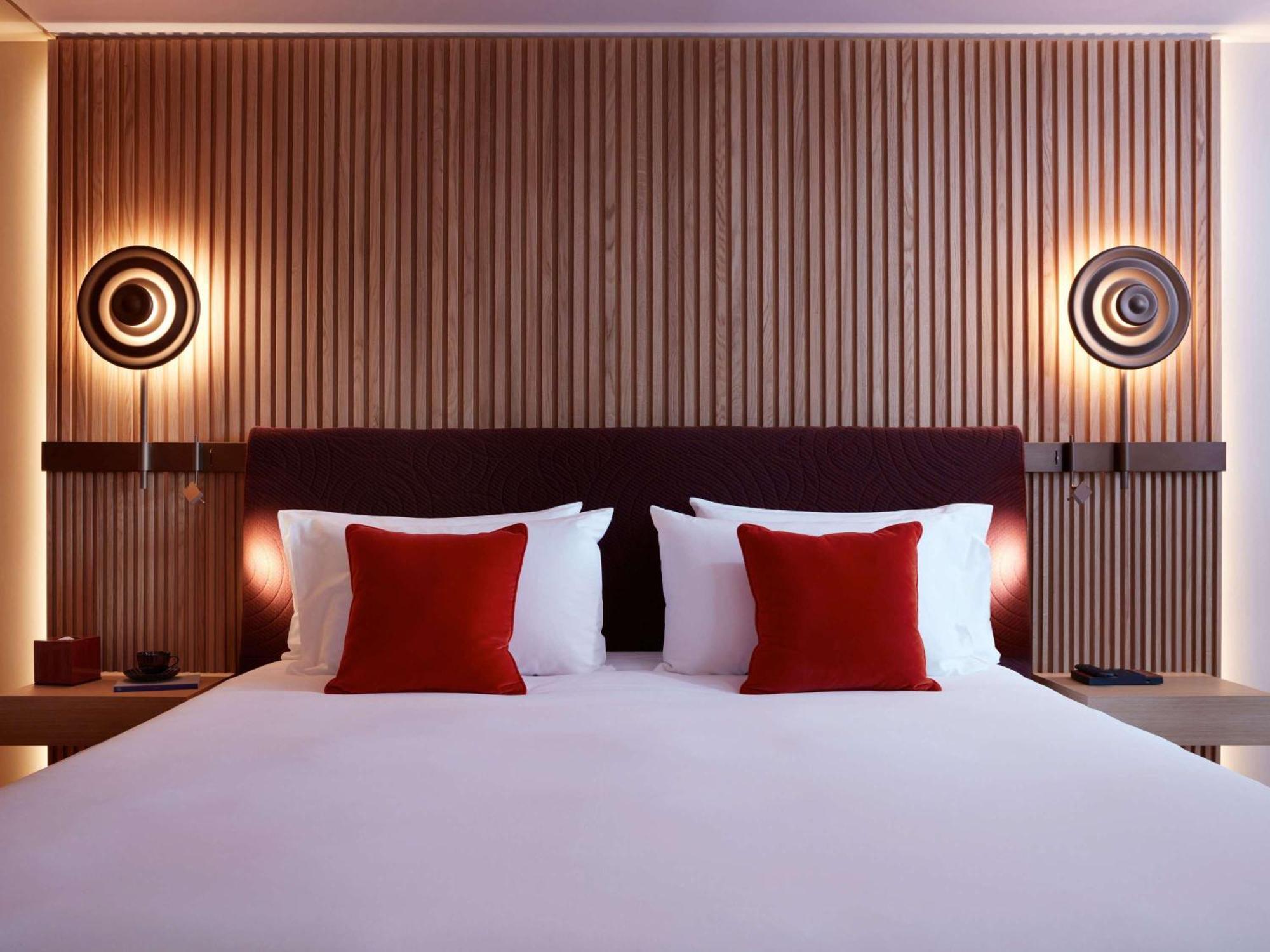 So/ Paris Hotel Εξωτερικό φωτογραφία A bedroom at the hotel