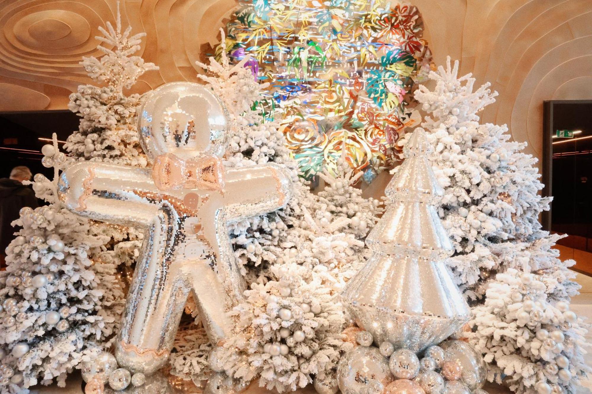So/ Paris Hotel Εξωτερικό φωτογραφία Christmas tree at the Four Seasons Hotel, Seoul, South Korea