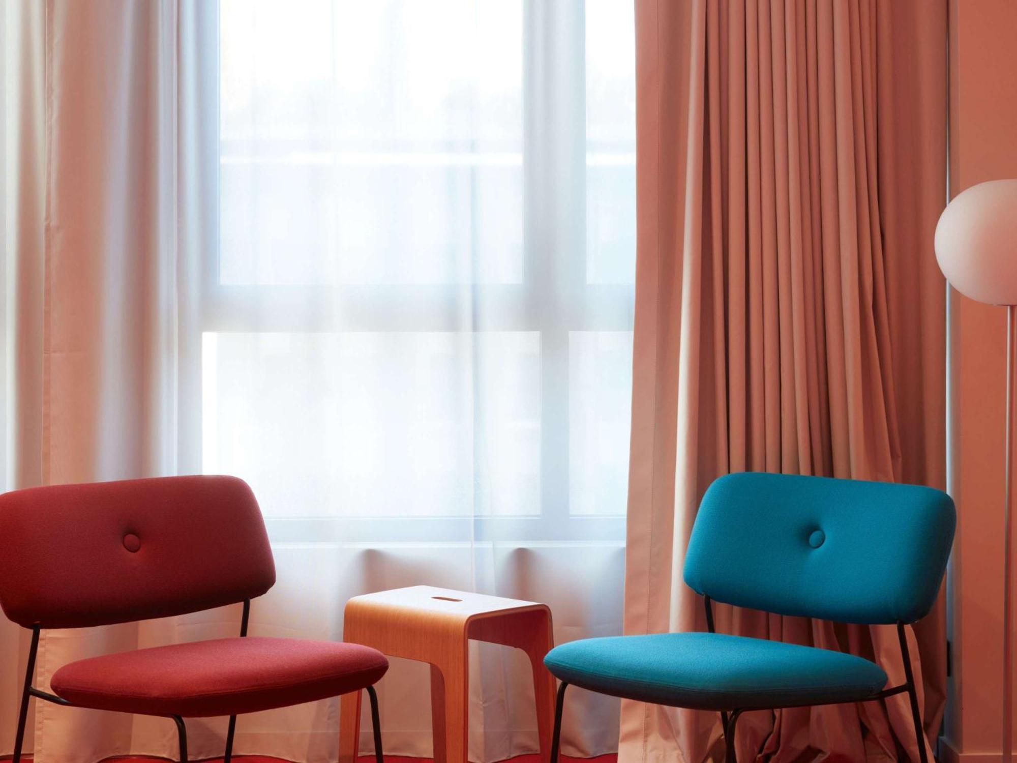 So/ Paris Hotel Εξωτερικό φωτογραφία The interior of a room at the hotel