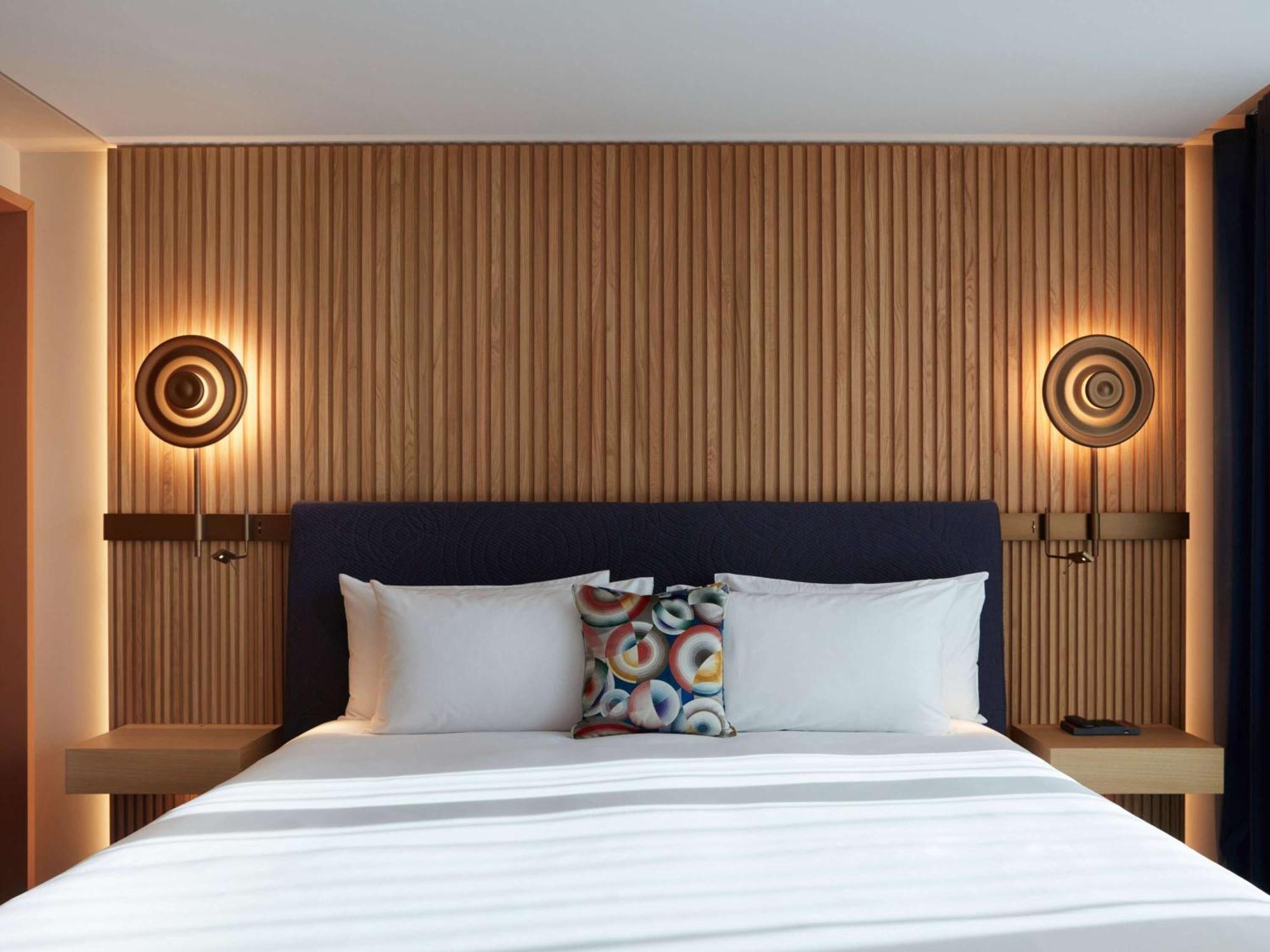 So/ Paris Hotel Εξωτερικό φωτογραφία A bedroom at the hotel